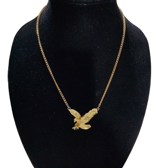 Vintage Mans Large Goldtone 3D Eagle Hawk pendant Necklace 20" - Picture 1 of 9